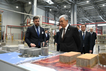 Фотография к новости: Тоқаев құрылыс индустриясы нысандарымен танысты