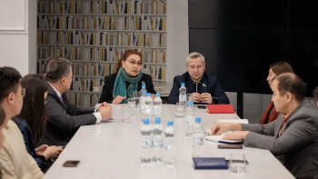 Фотография к новости: Сенаторлар Qazcontent ұжымымен кездесті