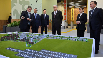 Фотография к новости: Тоқаев Еуразия ұлттық университетінің Студенттер үйін аралап көрді