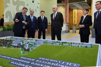 Фотография к новости: Тоқаев Еуразия ұлттық университетінің Студенттер үйін аралап көрді