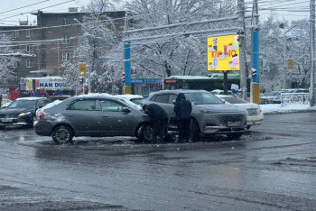 Фотография к новости: Алматыда қолайсыз ауа райынан 33 көлік апаты болды