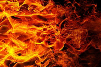 Фотография к новости: Алматыда ірі қойма өртеніп жатыр