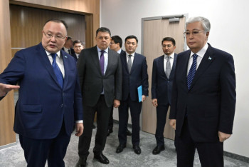 Фотография к новости: Тоқаев Жобалық кеңсенің қызметімен танысты