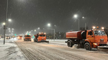 Фотография к новости: Астанада түнгі ауысымдағы қар тазалауға 1200-ден астам арнайы техника шығарылды