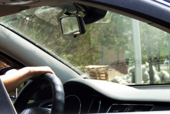 Фотография к новости: Көлігін 5 минуттан артық қыздырғандарға айыппұл қалай салынады? – Сенатор түсіндірді