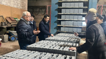 Фотография к новости: Мәжіліс депутаттары Жетісудағы кірпіш-керамзит зауыты қызметкерлерімен кездесті