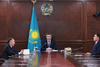 Фотография к новости: Бектенов жаңа Әділет министрін таныстырды