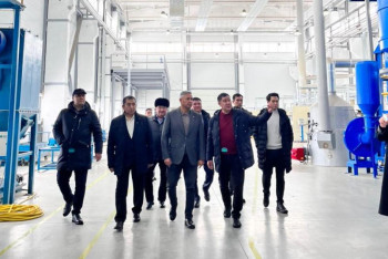 Фотография к новости: Депутат Талдықорғандағы өнеркәсіптік аккумулятор зауытында болды