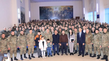 Фотография к новости: Елдос Сметов ұлттық ұлан сарбаздарымен кездесті