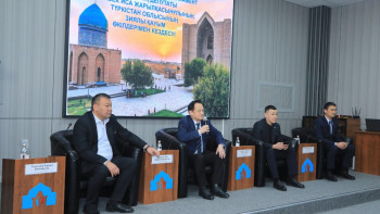 Фотография к новости: Депутат Түркістан облысының зиялы қауым өкілдерімен кездесті