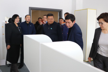 Фотография к новости: Зайытов, Сарым Алматыда әлеуметтік жобалар қалай орындалып жатқанын көрді