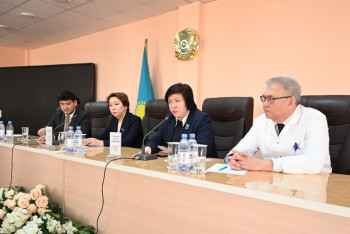 Фотография к новости: Мәжіліс депутаттары ақтөбелік дәрігерлермен кездесті