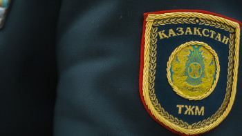 Фотография к новости: Қарағанды облысында ТЖМ қызметкерлері өрттен газ баллонын шығарды