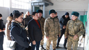 Фотография к новости: Мәжіліс депутаты шекара қызметінің жұмысымен танысты