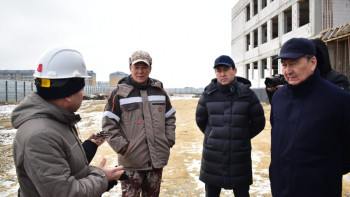 Фотография к новости: Депутаттар жылыойлықтармен кездесті