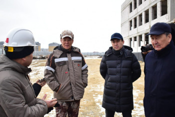 Фотография к новости: Депутаттар жылыойлықтармен кездесті