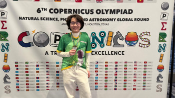 Фотография к новости: Қазақстандық оқушы АҚШ-та көк туымызды желбіретті