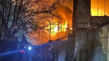 Фотография к новости: Таразда ағаш цехы өртенді