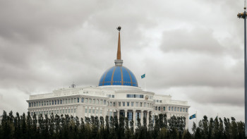 Фотография к новости: Мемлекеттік наградалар және артық заңнамалық регламенттеуді болғызбау туралы заңға қол қойылды