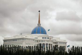 Фотография к новости: Мемлекеттік наградалар және артық заңнамалық регламенттеуді болғызбау туралы заңға қол қойылды