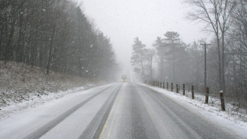 Фотография к новости: Эстонияда қарлы боран салдарынан 17 мың үй жарықсыз қалды
