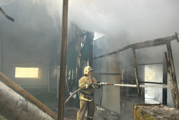 Фотография к новости: ТЖМ қызметкерлері теннис клубының аумағындағы өртті сөндірді