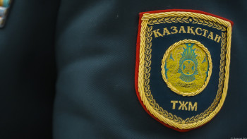 Фотография к новости: ТЖМ қызметкерлері қарт адамға көмекке келді