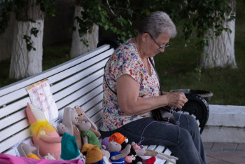 "Әжелер немеремен отырмайды": Қазақстандағы отбасы институтын зерттеу нені көрсетті?