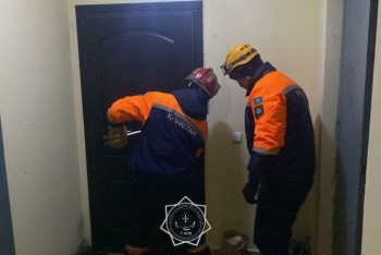 Фотография к новости: Елордада ересектердің қарауынсыз қалған үш бала құтқарылды