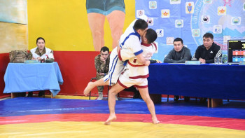 Фотография к новости: "Шығыс" өңірлік қолбасшылығының әскерлері қазақ күресінен өзара мықтыларды анықтады