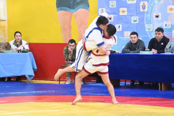 Фотография к новости: "Шығыс" өңірлік қолбасшылығының әскерлері қазақ күресінен өзара мықтыларды анықтады