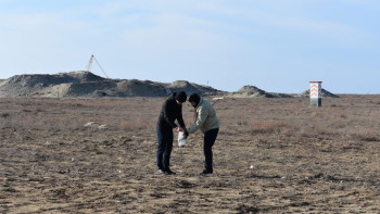Фотография к новости: Маңғыстауда ұшақ апаты болған жердің топырағынан сынама алынды