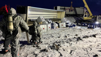 Фотография к новости: Батыс Қазақстанда 21 тонна химиялық сұйықтық тиеген жүк көлігі аударылды