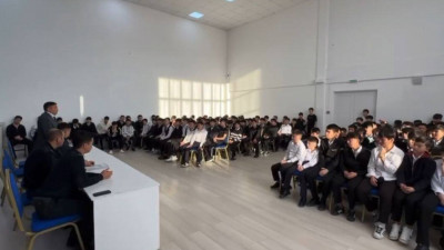 Қызылордада полицейлер оқушылармен кездесті