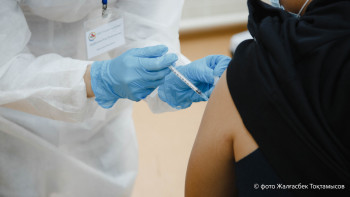 Фотография к новости: Алматыда 600 оқушы қыз АПВ-ға қарсы вакцина алды