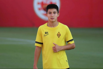 Фотография к новости: 16 жастағы қазақ жігіті "Челси" клубында доп тебеді