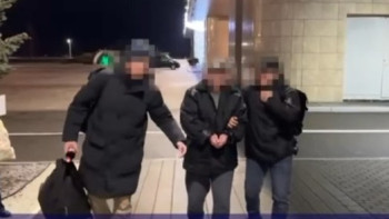 Фотография к новости: 13 адамнан 10 млн теңге қалтаға басқан алаяқ Беларусьтен экстрадицияланды