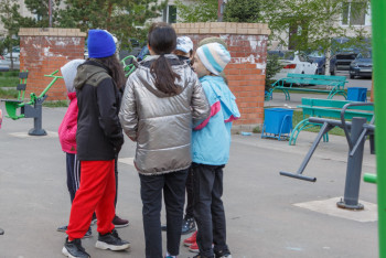 "Қазір сенімен араласу қиын": Жасөспірімдерді суицидке не итермелейді?