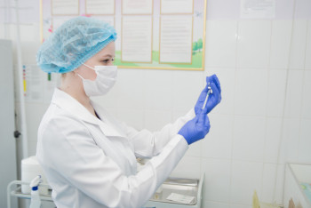 Сауд Арабиясы қажылыққа барушыларға жаңа вакцина түрін алуды міндеттеді