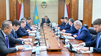 Фотография к новости: Сенаторлар аймақтарды дамыту мәселесіне ерекше мән беруі қажет – Әшімбаев