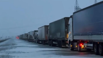 Фотография к новости: Астана-Бурабай тасжолында 500-ден астам көлік жолда қалды