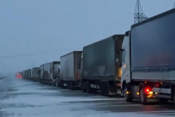Фотография к новости: Астана-Бурабай тасжолында 500-ден астам көлік жолда қалды
