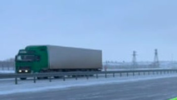 Фотография к новости: Алматыда үш қабатты заңсыз нысан сүріліп жатыр