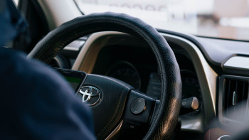 Фотография к новости: Министр автокөлігін 5 минут қыздырып эксперимент жасап көрді