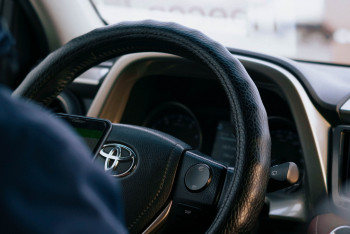 Фотография к новости: Министр автокөлігін 5 минут қыздырып эксперимент жасап көрді