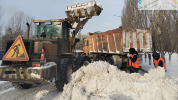 Фотография к новости: Астанада толассыз қар жауды: 1900-ден астам арнайы техника қар күреуге шықты