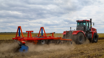 Фотография к новости: Шаруаларды тұншықтыра берсек, ауыл шаруашылығынан біржола айырыламыз – депутат