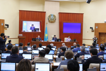 Фотография к новости: Депутаттар бірқатар заңды жұмысқа алды