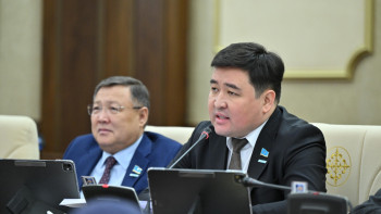 Фотография к новости: 13 футбол клубына 27,3 млрд теңге жұмсалған. Депутат федерацияларды тексеруді сұрады