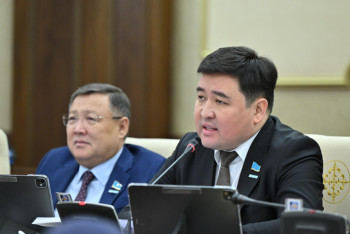 Фотография к новости: 13 футбол клубына 27,3 млрд теңге жұмсалған. Депутат федерацияларды тексеруді сұрады